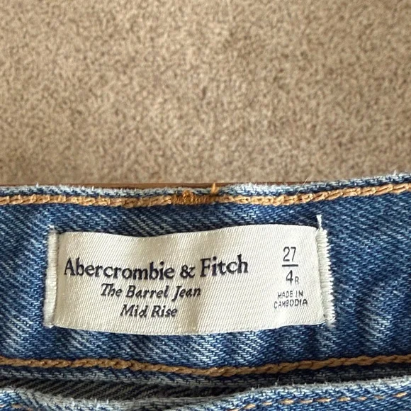 Abercrombie & Fitch Mid Rise Barrel Jeans - Picture 2 of 5